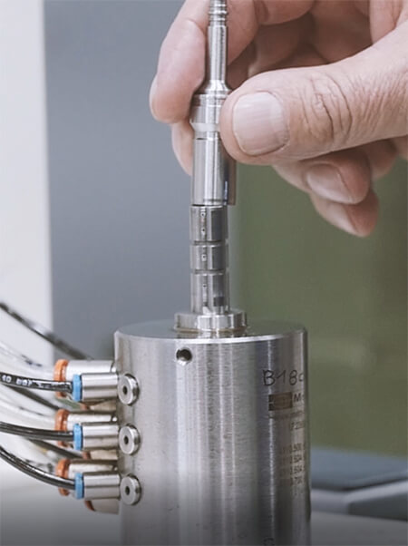 Measurement of 6 internal diameters on an injector part